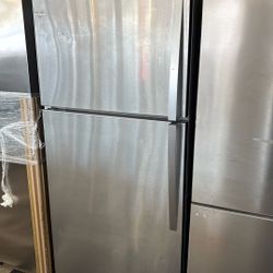 Whirlpool’s Stainless Steel Top Bottom Fridge
