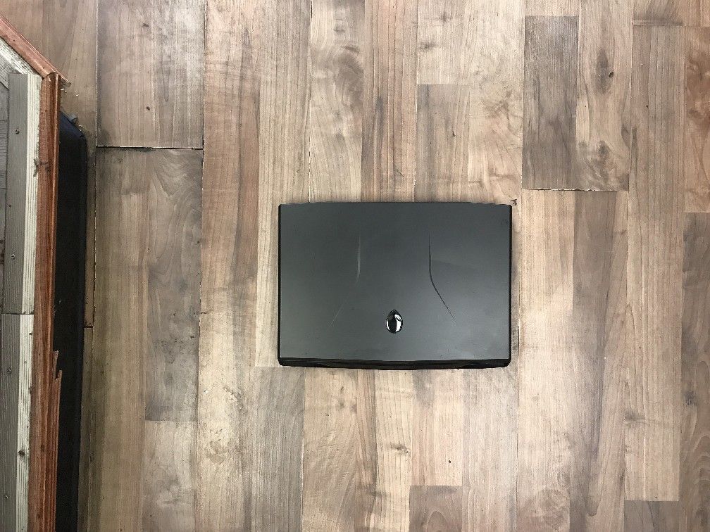 Cheap Old 2010 Alienware 15in Gaming Laptop 256 HDD 8gb Ram