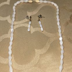 Vintage Art Deco Mother of Pearl Oval Beaded 16" Necklace and Matching Earrings Set. 