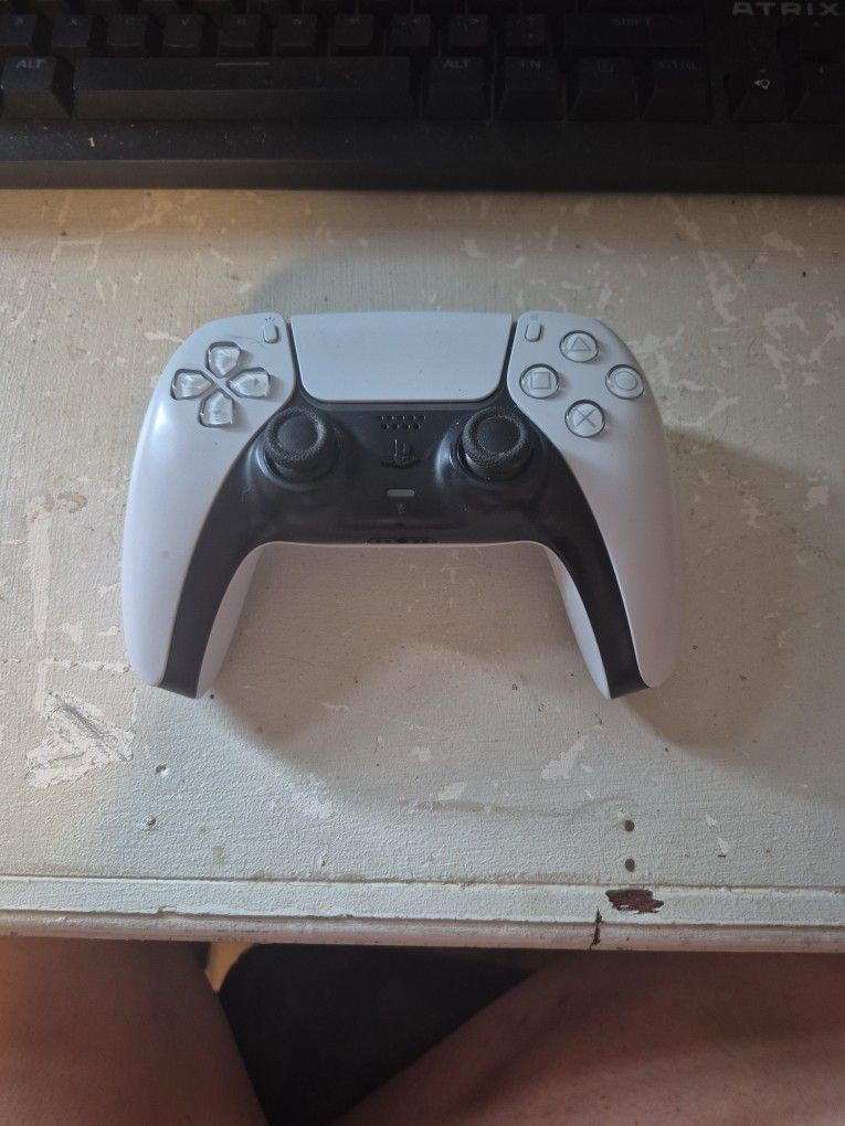 PS5 Controller Like New