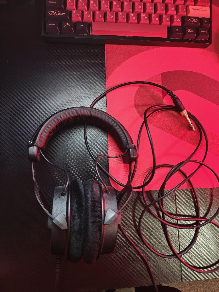 beyerdynamic DT 990 PRO, Black, Straight Cable