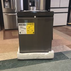 LG QuadWash Front Control 24-in Built-In Dishwasher With Third Rack (Printproof Black Stainless Steel) 