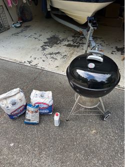Weber charcoal grill with fuel