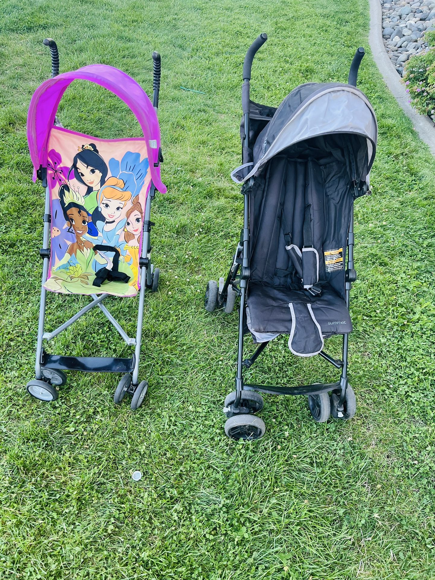 Usado El De Princesa A $7 Y El de Color Negro $5