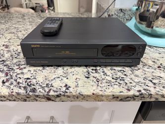 Sanyo VCR VHR 5206 with remote