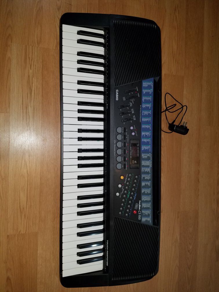 Casio Tone Bank CT-700 music keyboard