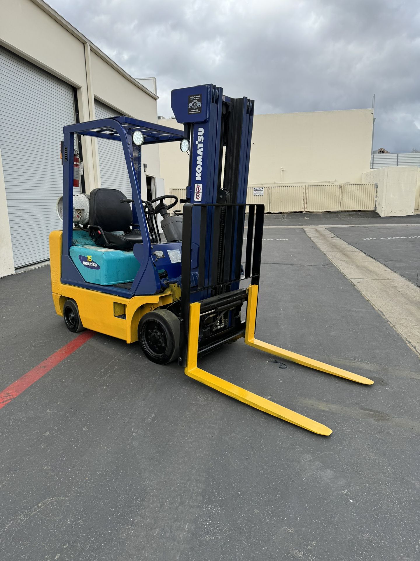 3000 Pound Komatsu Forklift
