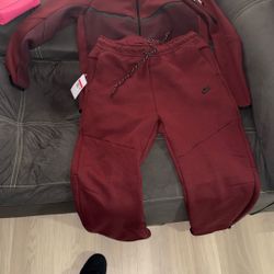 Nike Tech Burgundy New