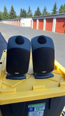 B&W Bookshelf Speakers Pair
