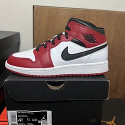 Jordan 1 Mid Chicago White Heel size 4.5Y