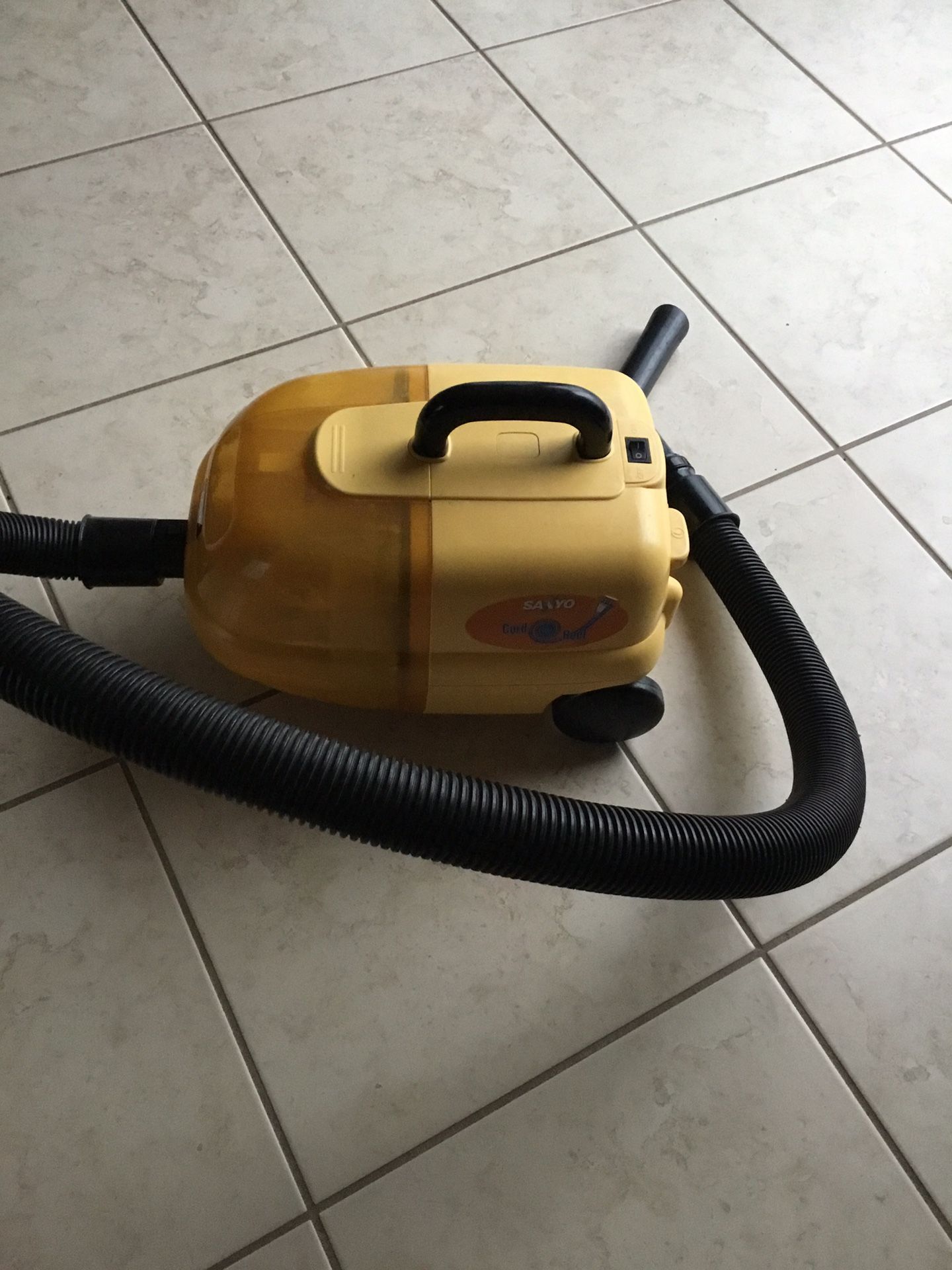 Sanyo SC-270 bagless canister vacuum cleaner