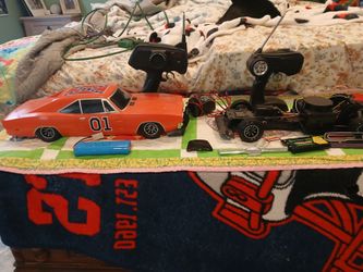 Rc general lee and a parts car 1/10 scale