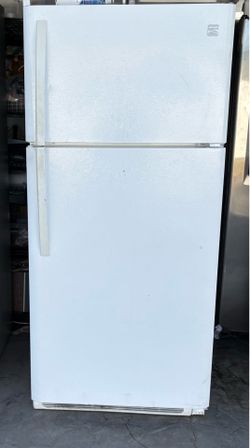 30” KENMORE TOP FREEZER APARTMENT SIZE REFRIGERATOR “ WORKS GREAT’