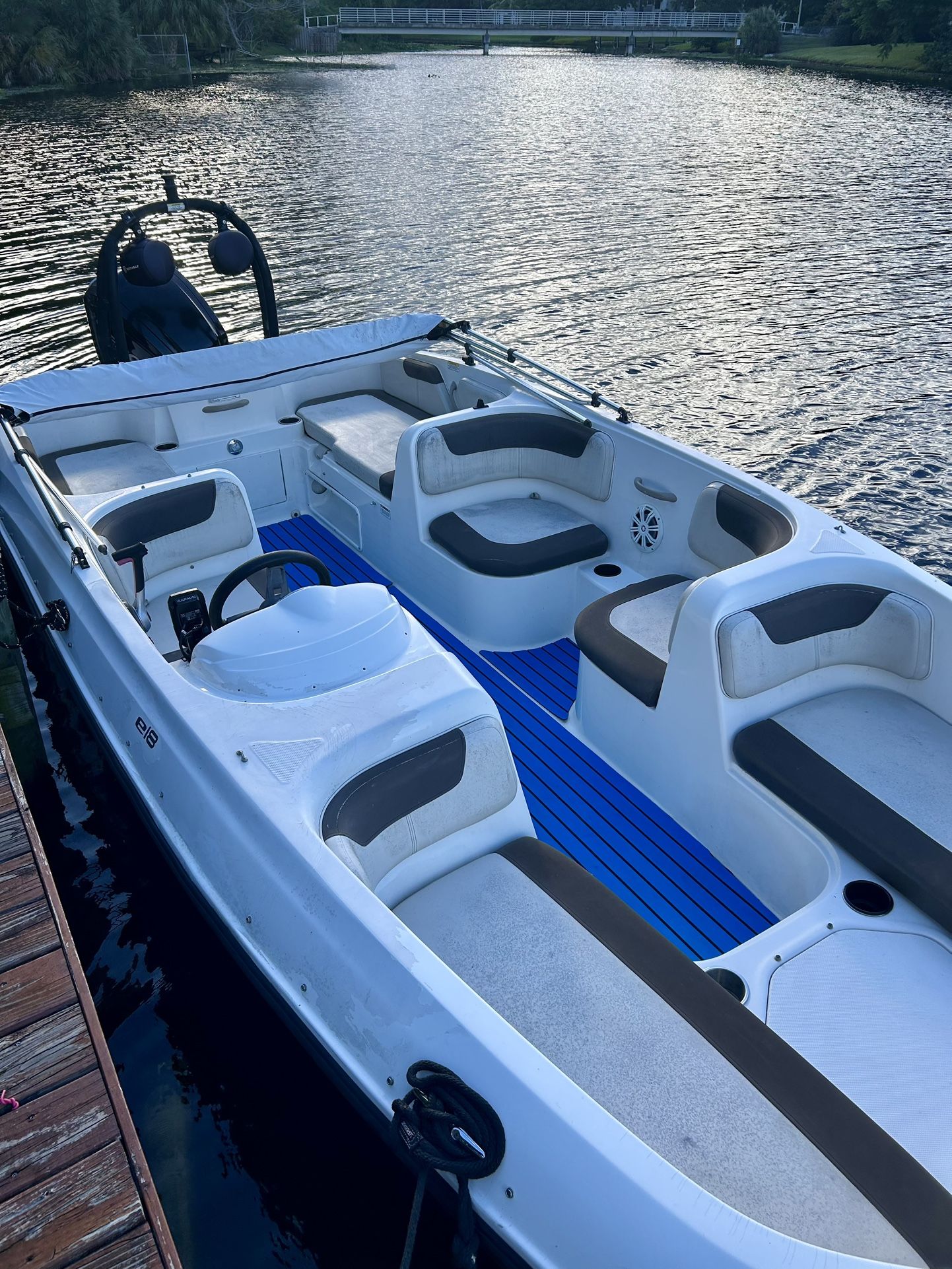 2019 21’ Bayliner Deck Boat