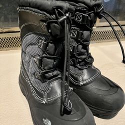 The North Face Youth Alpenglow  Boots, Size 1 Big Kids