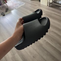 6.5 Women’s Yeezy Slides