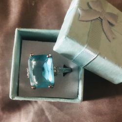 Large Aquamarine Stone W 3 Small Diamonds On Each Side. Silver Size 12. ( Thumb Ring?)