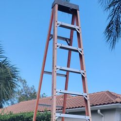 10' Husky Fiberglass Step Ladder