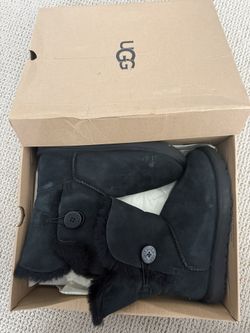 Women Uggs Size 9