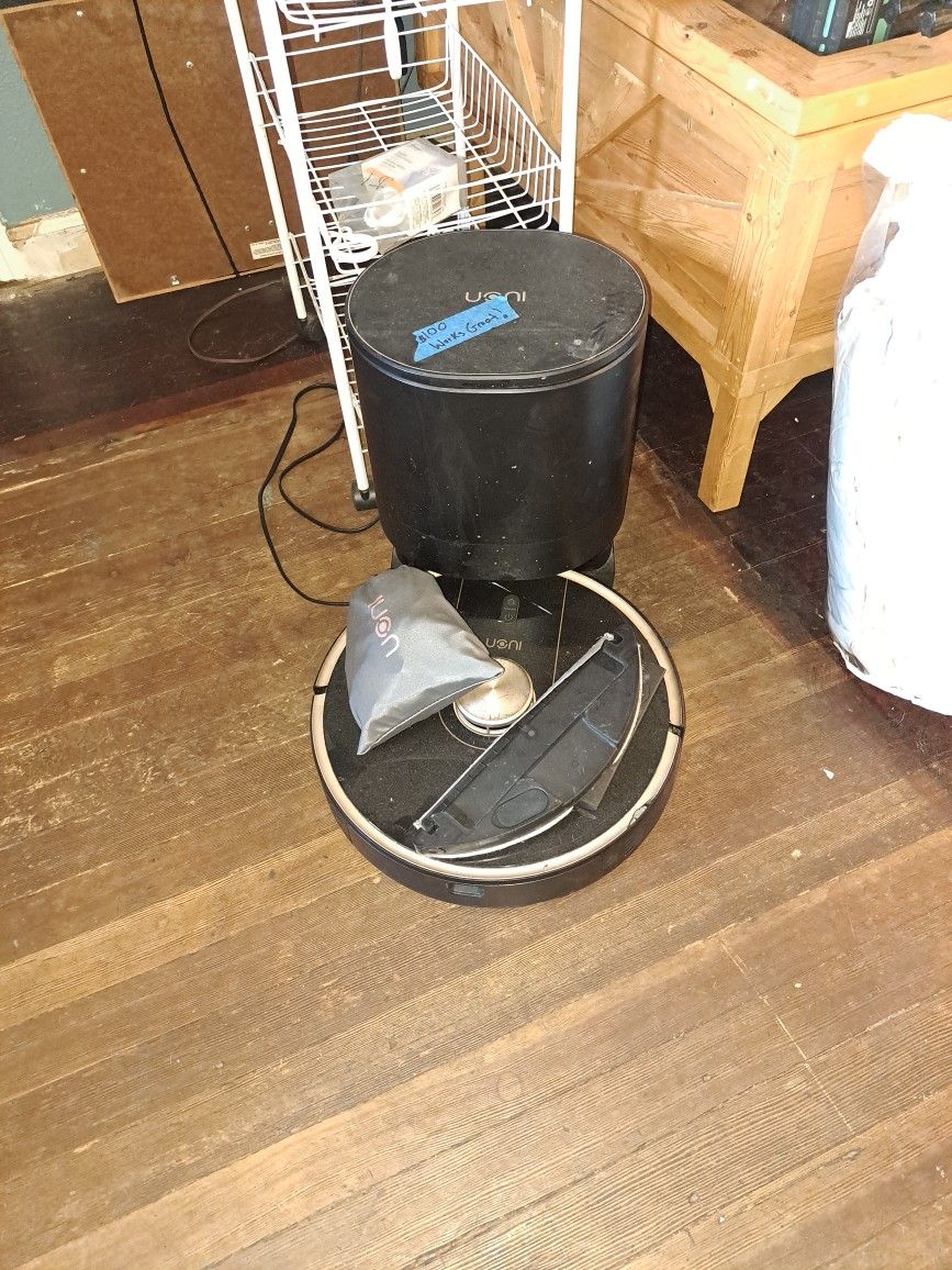 Uoni Vacuum Robot.