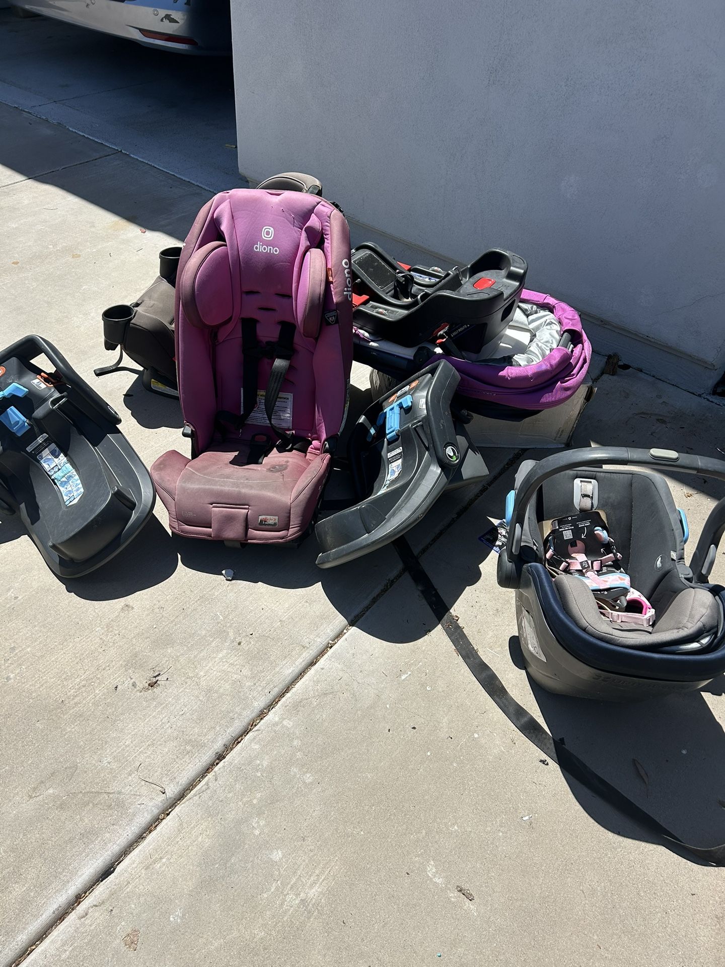 free: uppababy bassinet, baby seat, 3 car bases, a couple car seats