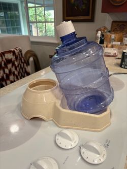 Pet water gravity bowl