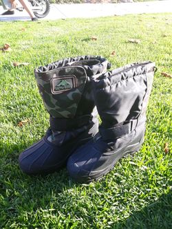 Kids snow and mud boots