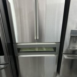 Bosch 800 Series 21 cu. ft. Smart Counter Depth 4-Door French Door Refrigerator in Stainless Steel with Beverage Cooler Drawer   2000  3 month warrant