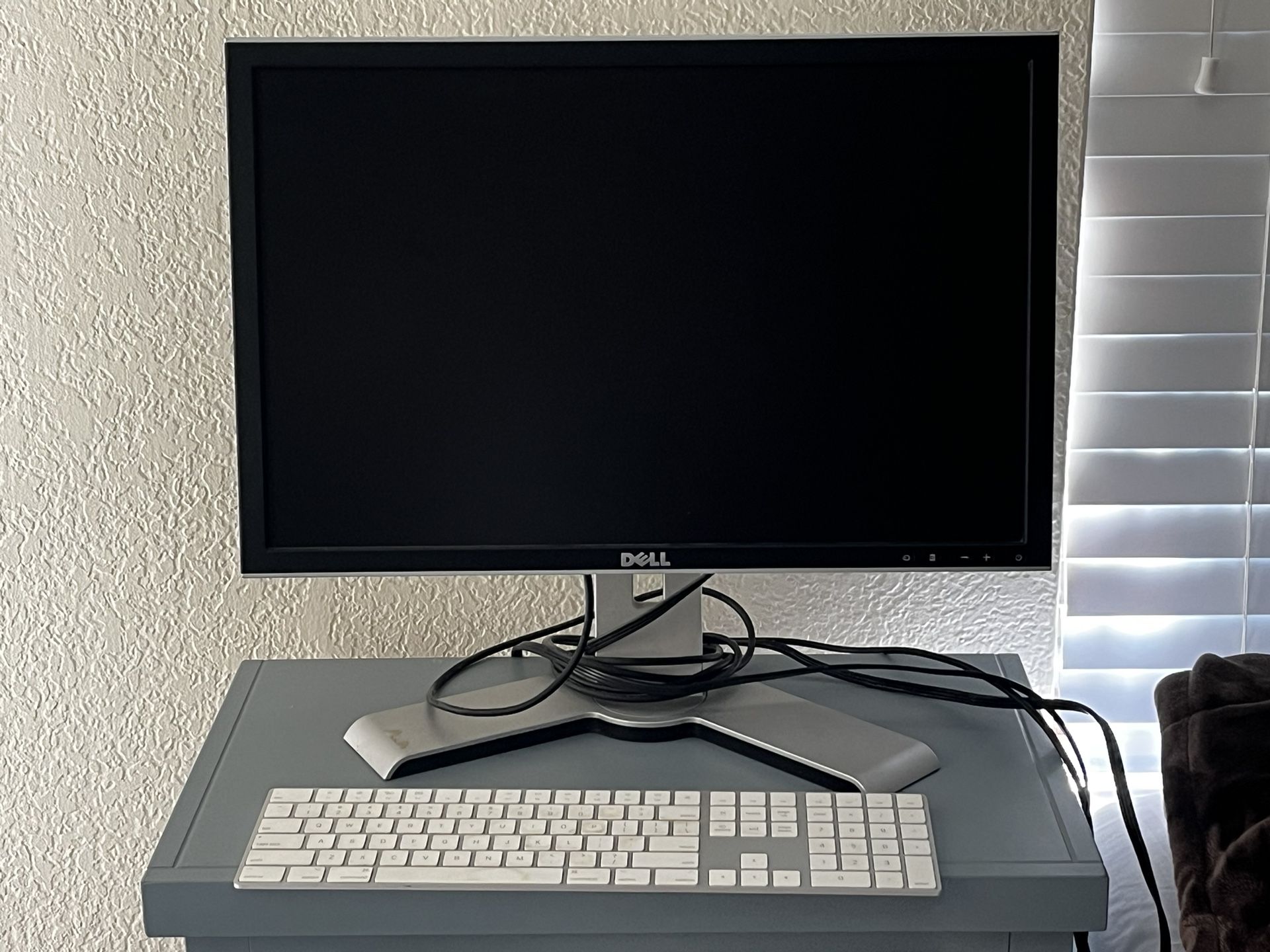 Dell UltraSharp 2208WFP 22” LCD Monitor – Excellent Condition