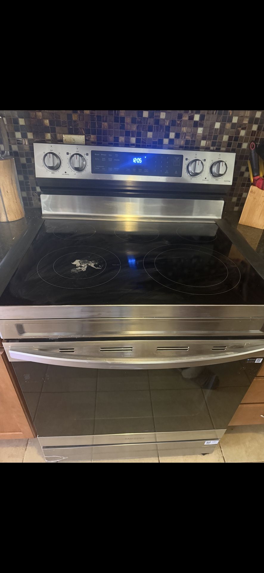 Samsung 30 in. 5-Burner Element Smart Freestanding Electric Range