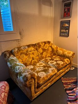Grandmas love seat sans the scent