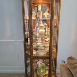 Lighted Curio Cabinet (Eterge)