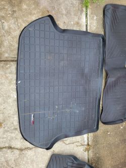 Full set of gently used weather tech mats for Nissan murano