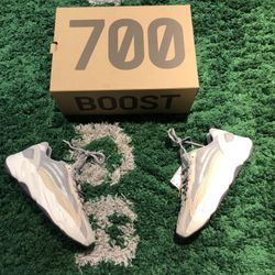Yeezy 700 Cream