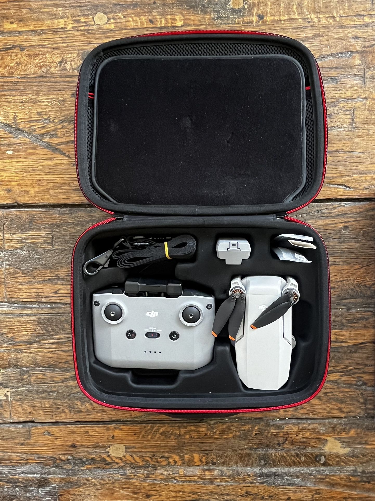 DJI Mini 2 SE 4k Camera Drone (with RC-N1 Remote) with 2 batteries and caseDJI Mini