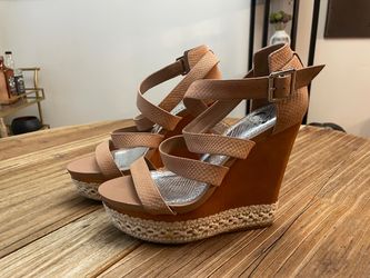 Gianni Bini Brown Lace Trim Platform Wedge Sandals Heels 9