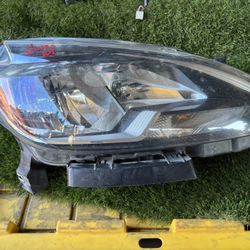 2016 Nissan Sentra RH Headlight 