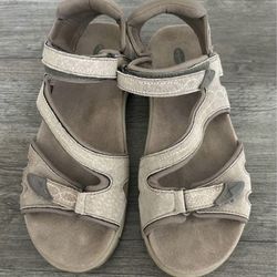 Women’s sandals