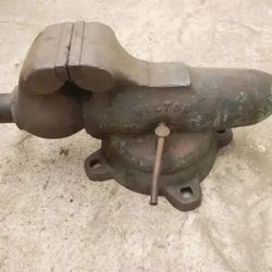 Wilton 3-1/2" Bullet Vise With Swivel Base Made In U.S.A. ($300 Firm) Vice