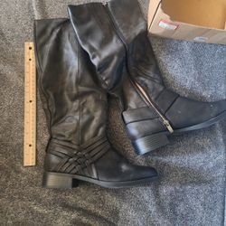 Womens Boots Size 8 Wide Calf.