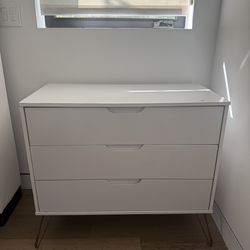 2 white spacious night stands