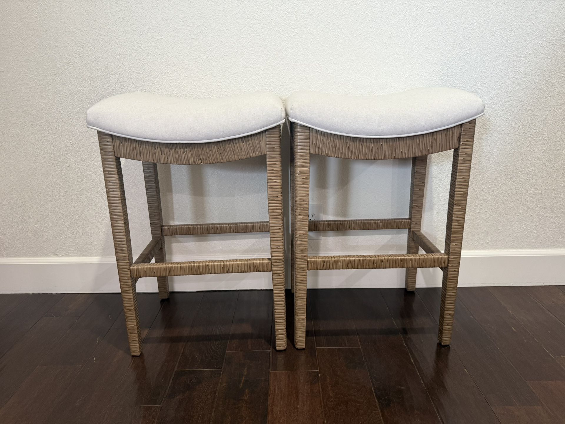 Set of 2 Cushioned Bar Stools