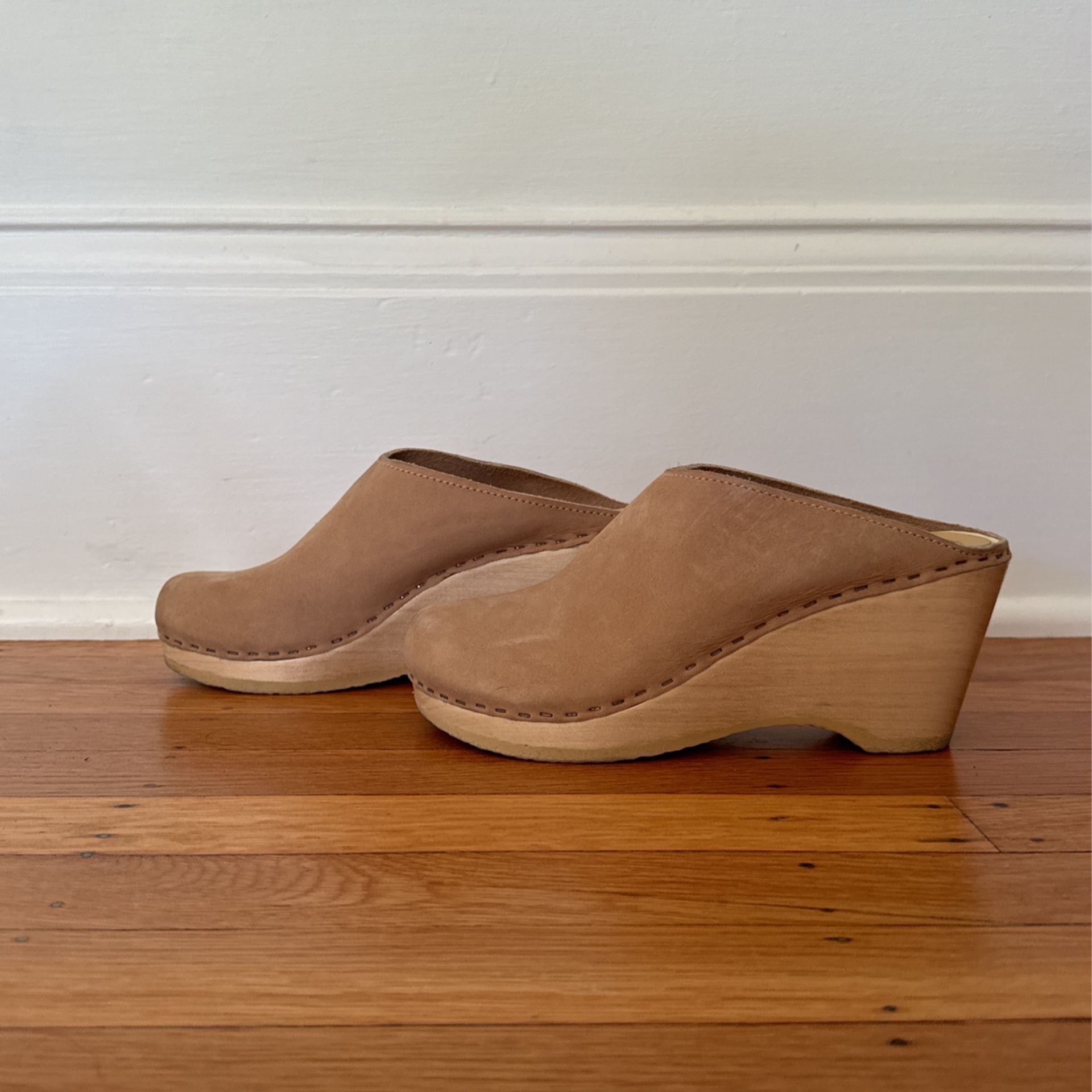 No.6 Clogs