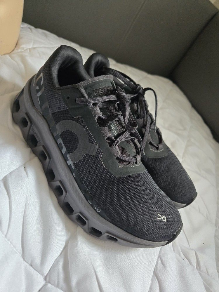 Oncloud Monster Women's Size 8.5/ Men's 7