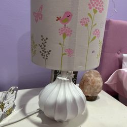 girl room lamp clean in good condition $9