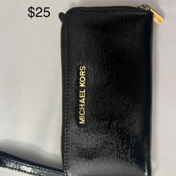 Michael Kors wristlet wallet 