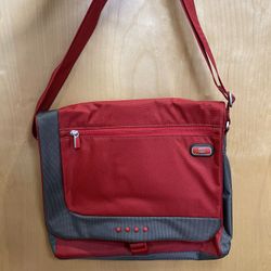 VtG Tumi T Tech 5114FRE Red Nylon Crossbody Messenger Bag Unisex