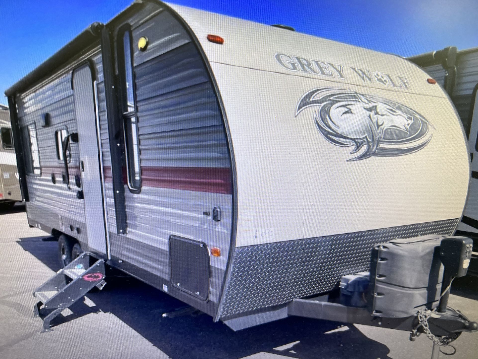 2019 GREY WOLF 22RDW