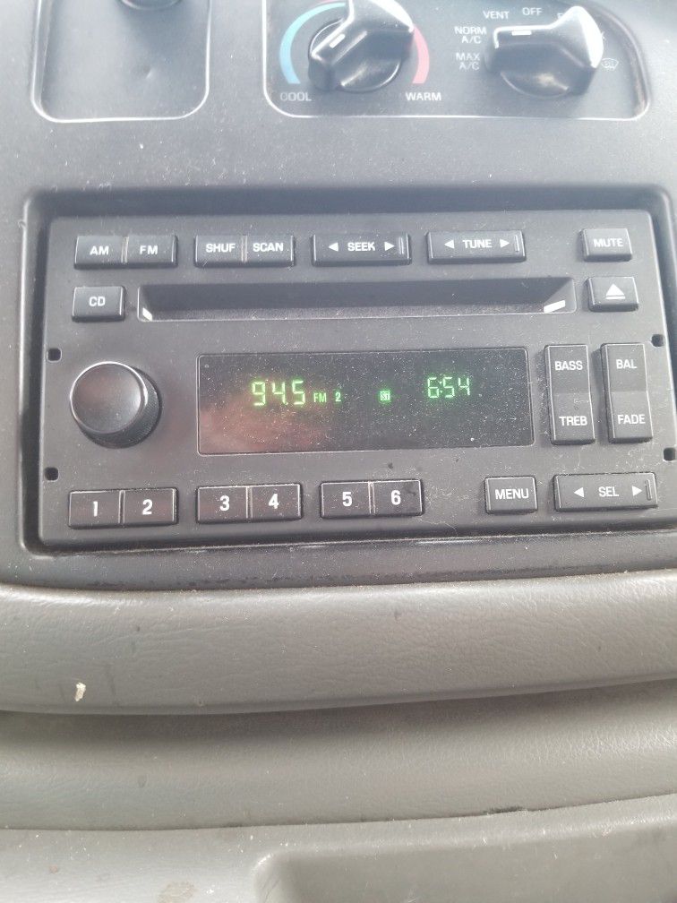 Car stereo system for Ford
