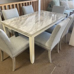 ELEGANT DINING TABLE  WITH 6 CHAIRS